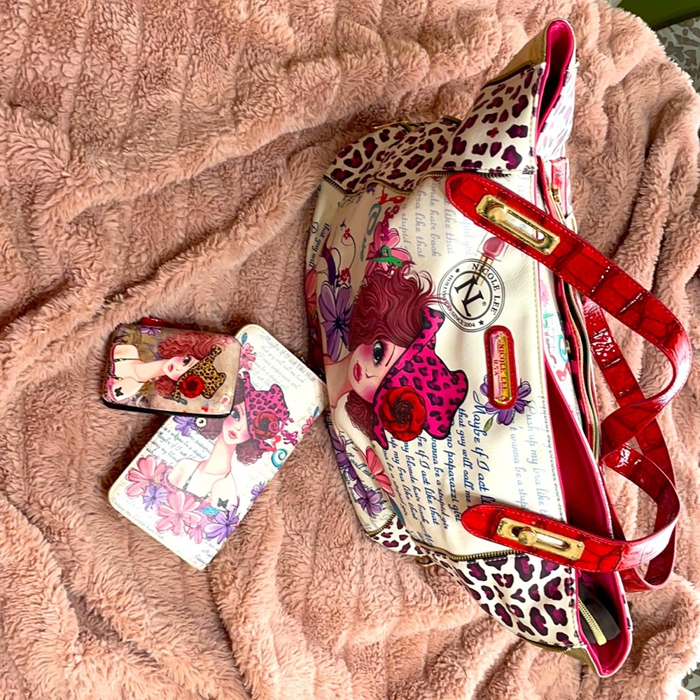 Nicole Lee large over the shoulder Lady In Hat